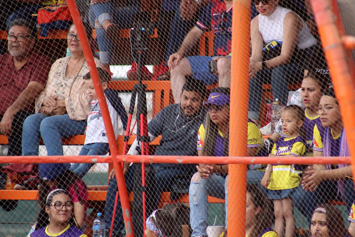 f_cordova_1's tweet photo. Uno tiene que disfrutar lo que hace 🥰

📸: @jangel_mora 

#TamosReady #Strikeout https://t.co/MKRb7ZErRs