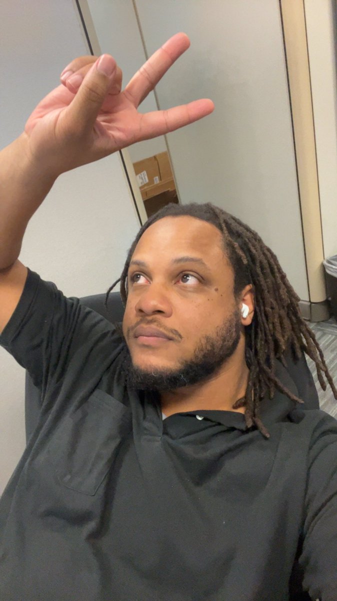 antiquation's tweet photo. 30+ crowd you know what to do (drop that recent photo)

I initially wasn’t gonna do this bc I hate like every picture I’ve taken recently but since everyone else has

32 ✌🏽 https://t.co/azwK8YWWLs