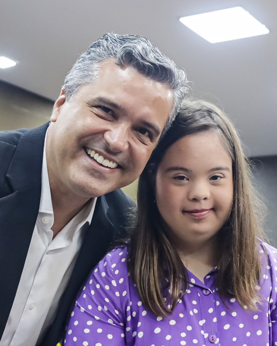 Visibilidade que gera inclusão, essa é a nossa proposta. 🌻 Hoje, participei do I Congresso Internacional e Intersetorial de Inclusão Social, realizado pela Fundação Bastos, onde lançamos o projeto de lei Cordão Girassol, que foi elaborado por mim e pelo deputado <a href="/franzepiaui/">Franzé Silva</a> .