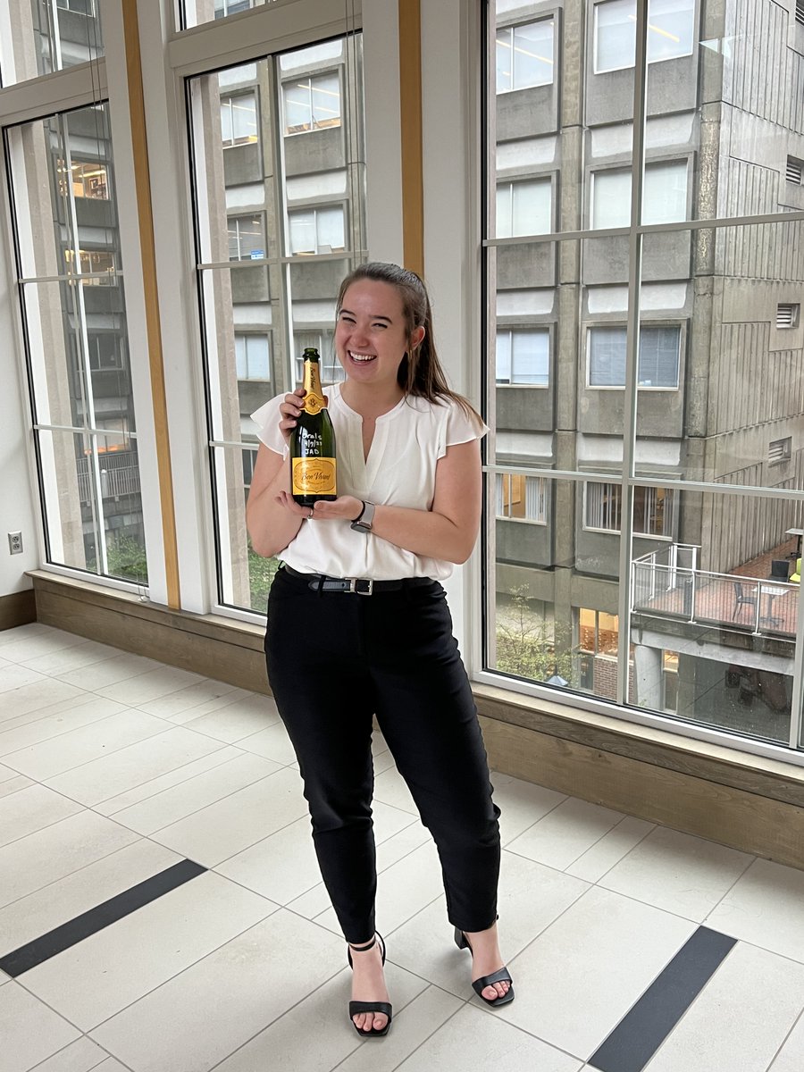 Congratulations to our second-year Justine Drappeau on passing her candidacy exam 🥳