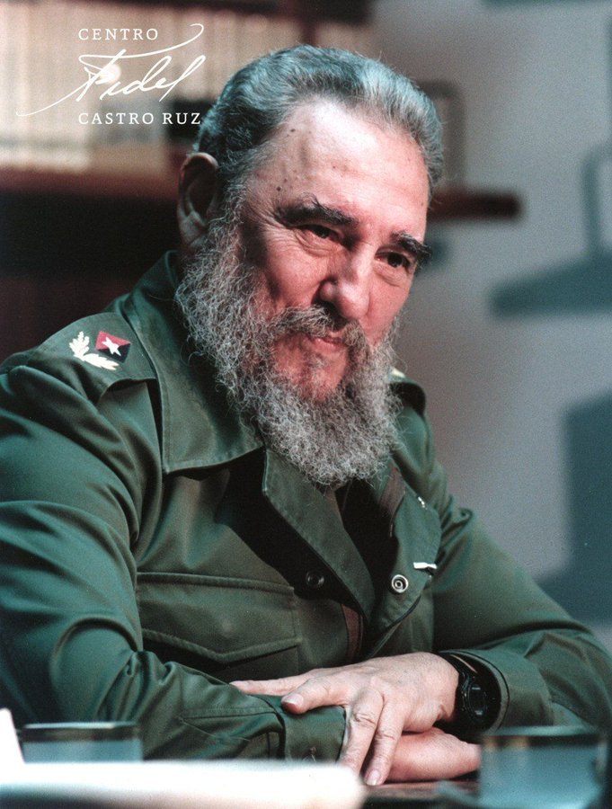 Su capacidad de analizar el presente y vislumbrar con toda claridad el futuro son atributos de #Fidel que nadie ha podido reproducir tan magistralmente. Al decir de Bouteflika: Fidel viaja al futuro, regresa y lo explica"
FIDEL ES FIDEL y es nuestro, de Cuba, América y del mundo