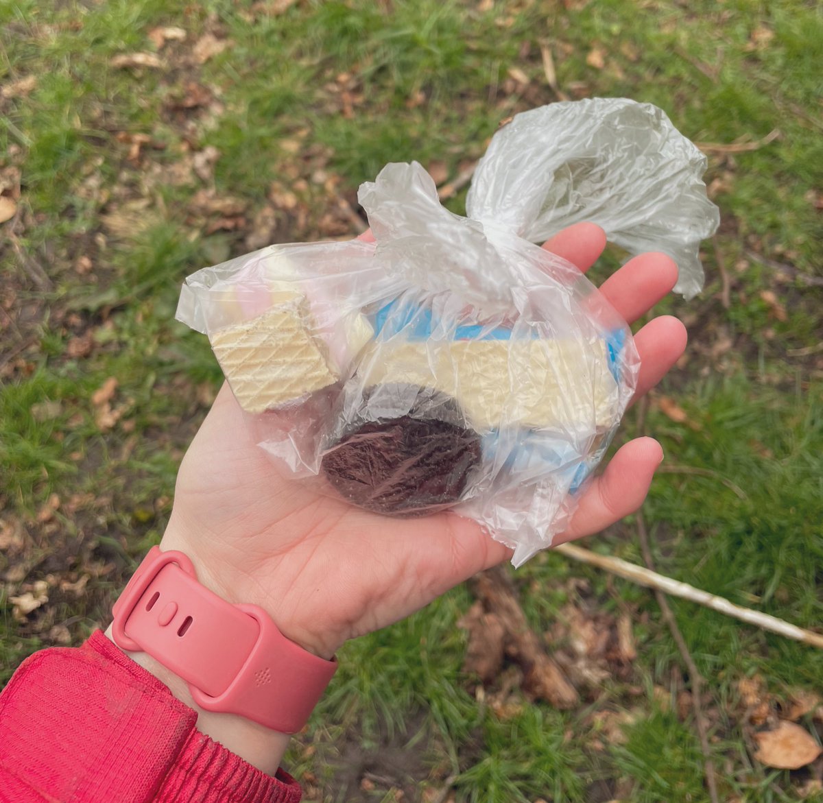 A & Z made little snack packs to show their appreciation for @PEEK_project_’s Spring Break Holiday Programme 🥺🥰

It is these little moments that make our job so special ✨

“We need PEEK to give us a reason to get out in the fresh air everyday” - Parent.

@GlasgowCC 

#PEEKPlay