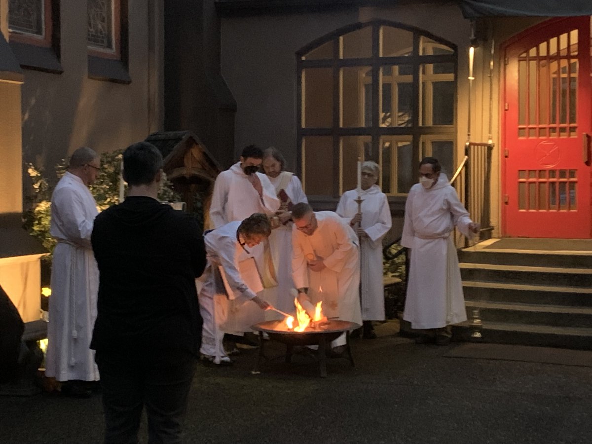 graceportland's tweet photo. With abundant joy we celebrated the resurrection during our Easter Vigil with beloved community. 

Christ is risen! Alleluia!

#episcopalian #episcopalchurch #episcopaloregon #oregonepiscopal #heisrisen #allarewelcome #ΧριστόςΑνέστη #easter2023 https://t.co/IuvNGHHQlu