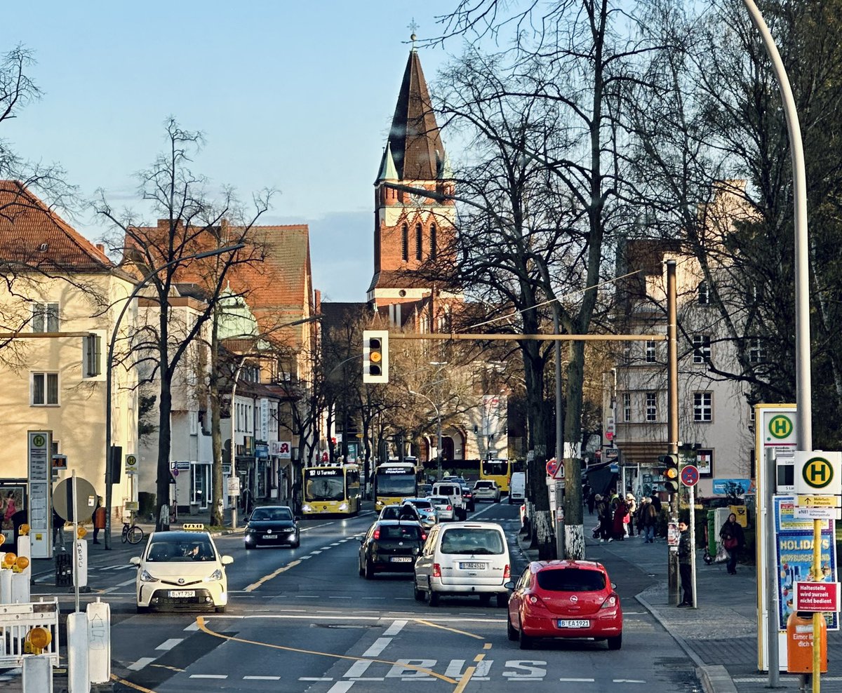 Stadtleben #Berlin #Lankwitz 😀

<a href="/BVG_Kampagne/">Weil wir dich lieben</a> 
<a href="/basz_berlin/">Bezirksamt Steglitz-Zehlendorf</a> <a href="/stadtleben/">Stadtleben</a> <a href="/TspSuedwest/">Tagesspiegel Südwest</a> <a href="/TspFoto/">Tagesspiegel Foto</a> <a href="/I_love_Berlin/">I ♥ Berlin</a>