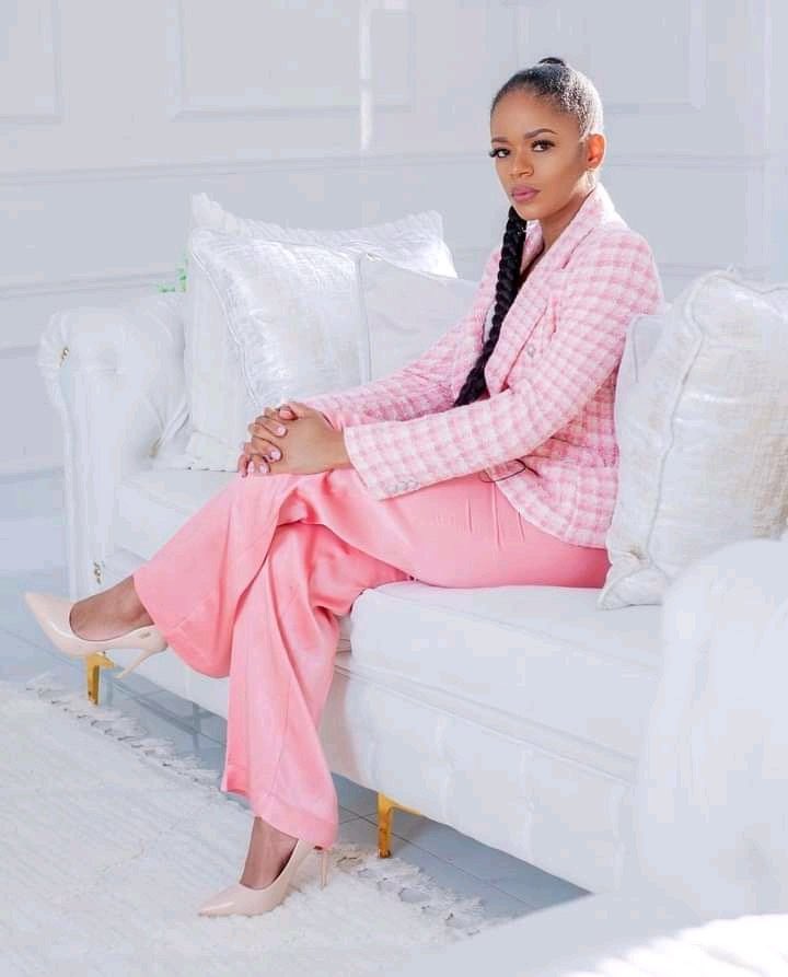 DRFRESHPRP's tweet image. Sending our prayers to you, @DrNandipha. Your second coming is going to be even bigger and better. You deserve all the amazing things life has to offer! 💜 #Redi #DrNandipha #drpashy