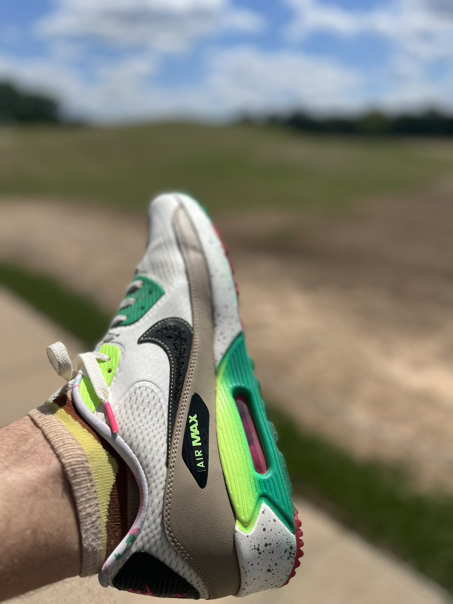 311Jesus1's tweet photo. #golf #airmax #saintandrews @nike @PasosforOC #weekdaygolf  #drip https://t.co/ABzgNE57Gq