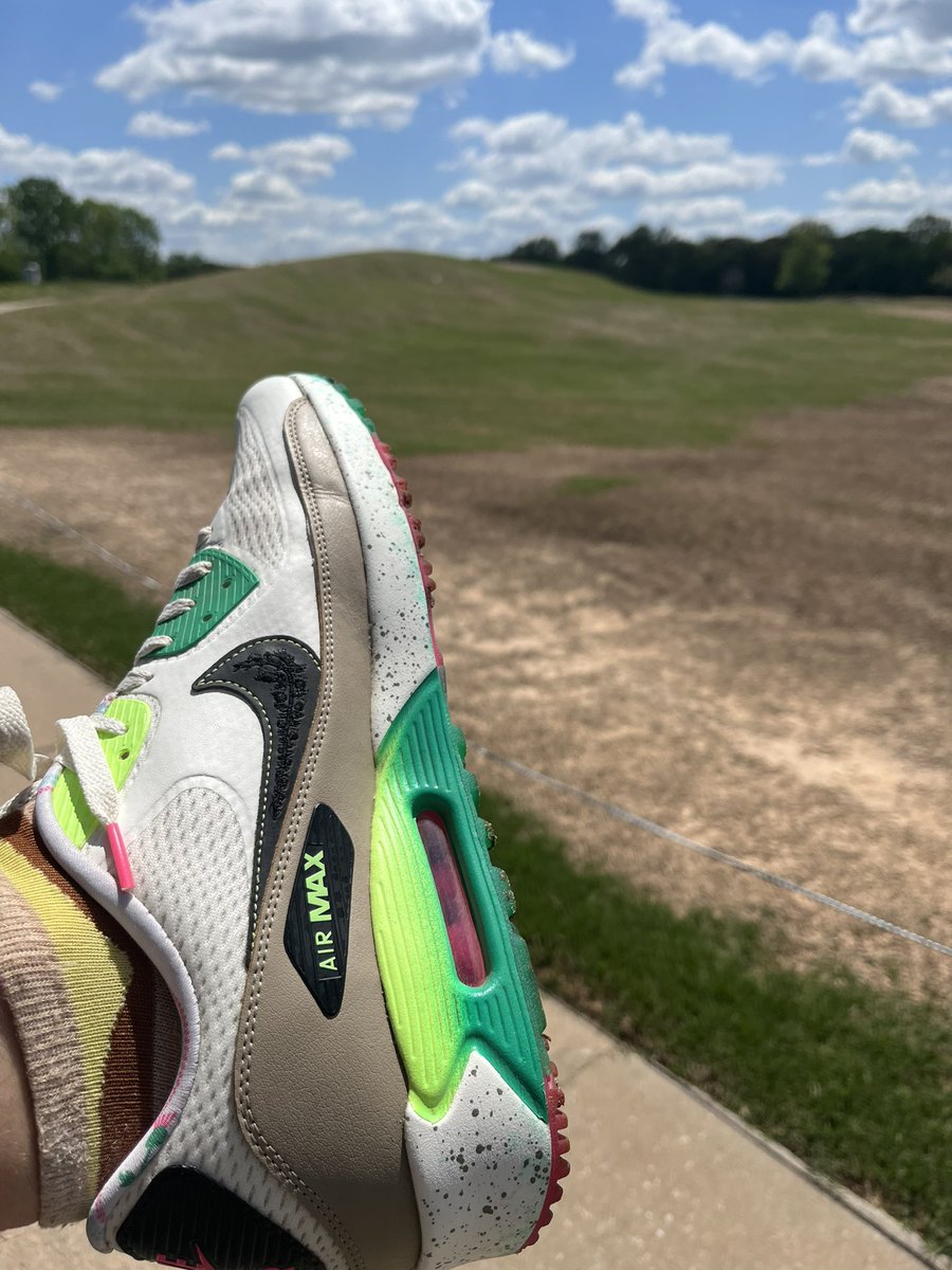 311Jesus1's tweet photo. #golf #airmax #saintandrews @nike @PasosforOC #weekdaygolf  #drip https://t.co/ABzgNE57Gq
