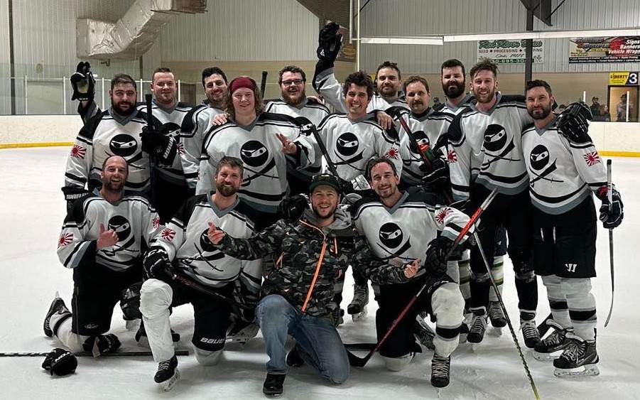 _NinjaPirates_'s tweet photo. It was a valiant effort in a close game, but with a 4-2 loss last night, the 2022/2023 Ninja Pirates season comes to a close. 😢 Thanks to the team for another great season! We scored some goals, drank more beers, and had some laughs. Until next year! #piratessailtogether! https://t.co/tdSMBeyntN