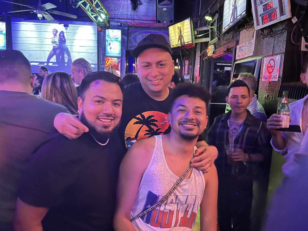 ItsCarlosSoto's tweet image. #SundayFunday Reunited with some of my #ODPhi #ΩΔΦ #Chi Brothers #SanAntonio #Strip 🏳️‍⚧️🏳️‍🌈