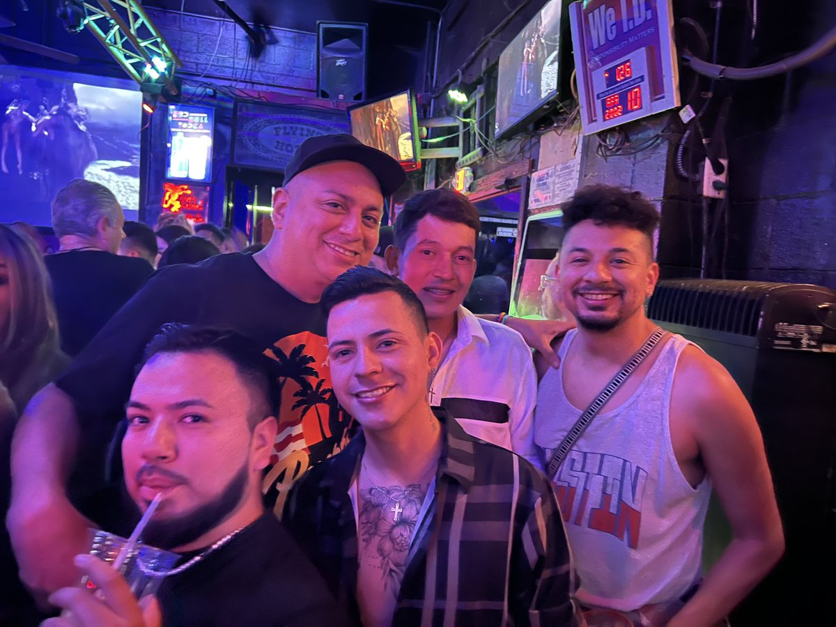 ItsCarlosSoto's tweet image. #SundayFunday Reunited with some of my #ODPhi #ΩΔΦ #Chi Brothers #SanAntonio #Strip 🏳️‍⚧️🏳️‍🌈