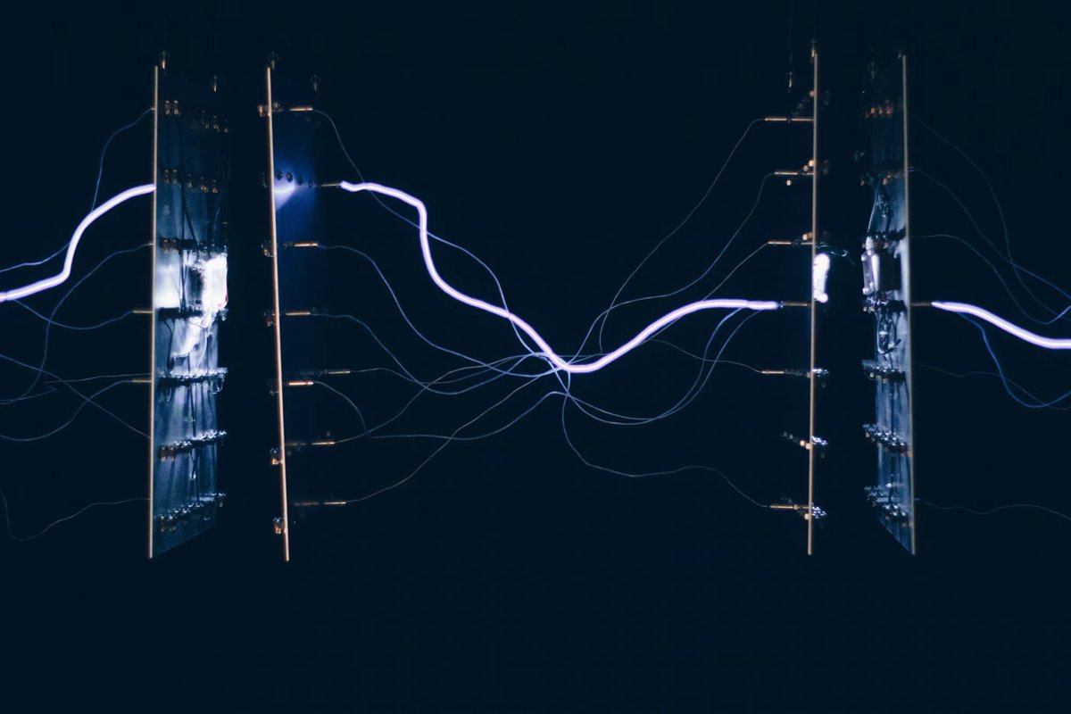 Unlike #BTC, #Digibyte doesn't need the Lightning Network to achieve fast transaction speeds. Digibyte's advanced technology and multi-layered infrastructure enable fast and efficient transactions, making it a top choice for those who value speed and security. #NoLightningNeeded