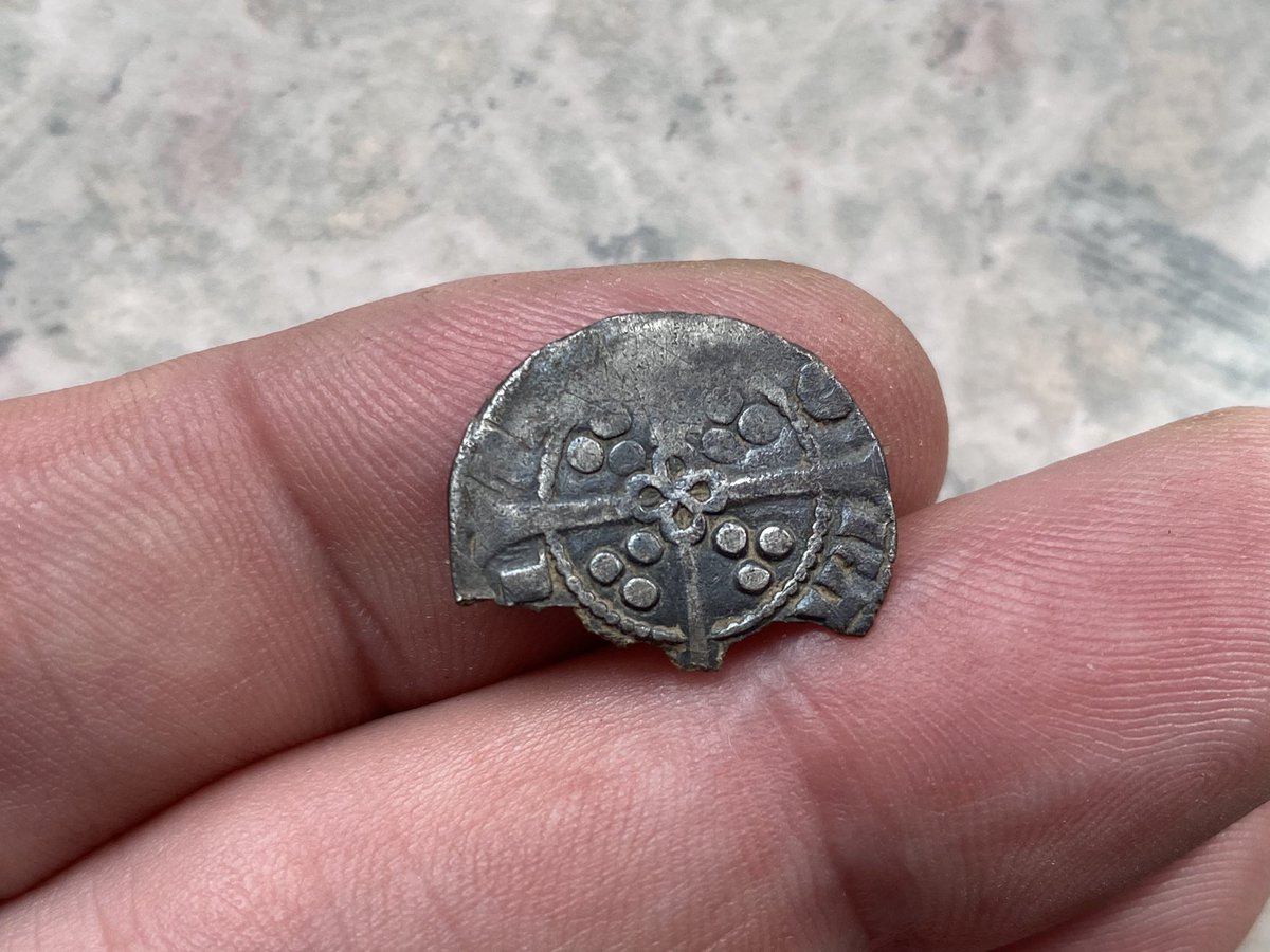 After finding hundreds of Edward I pennies over the decades this is the first one of these I’ve ever had. York quatrefoil type, pity it’s broken.