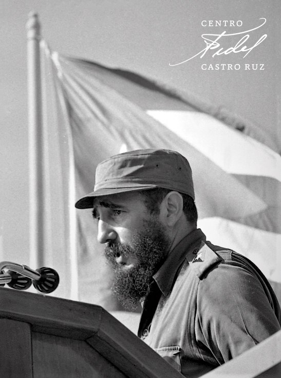#Fidel:"Más que resignados, ¡orgullosos del papel que nos corresponde desempeñar en esta lucha por la liberación de los pueblos!; más que tristes,  ¡satisfechos de que en la saña con que esos intereses nos atacan se mide la grandeza y la dignidad de nuestro pueblo!". #FidelVive