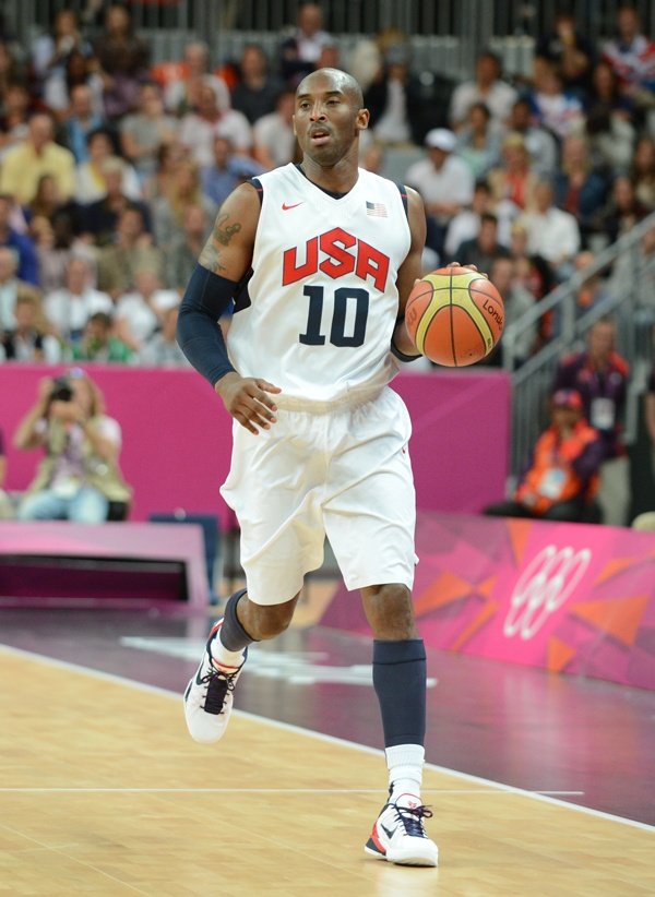 Football Tweet ⚽ on X: Kobe Bryant: I wear number 10 for the US team in honour of the most amazing athlete I have ever seen, Messi. / X