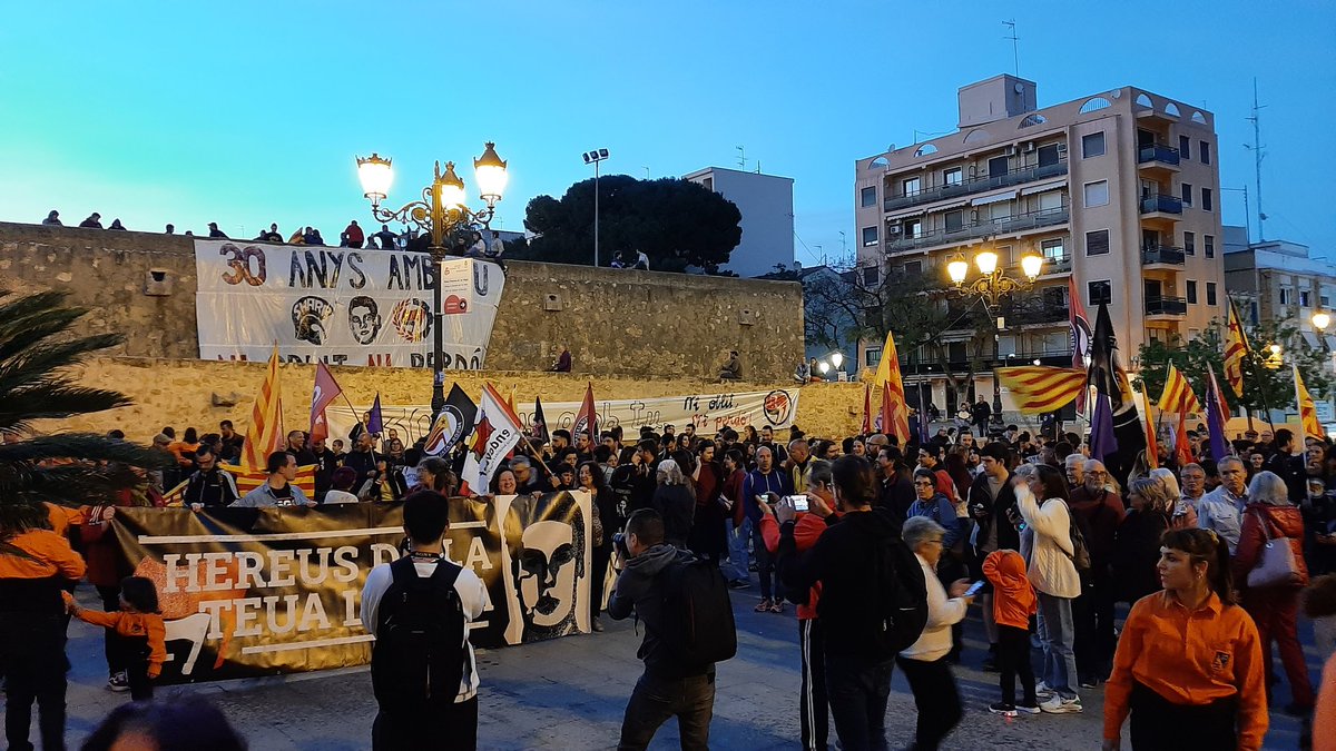 ✊🏽🗣 Guillem Agulló, ni oblit ni perdó! 

👥 Arrenca la manifestació pels carrers de Burjassot! #30AnysAmbGuillem