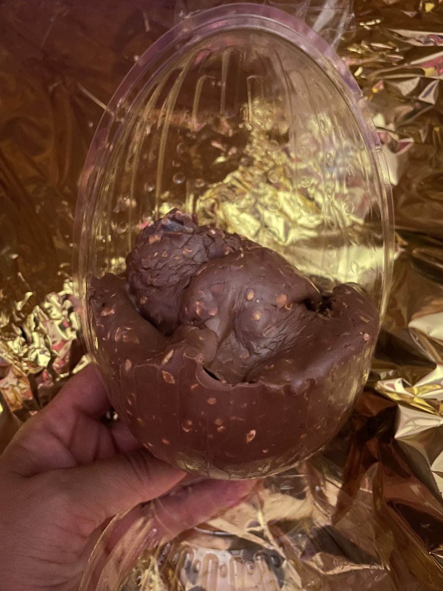 cecilinaduarte's tweet photo. @marianosdx_ Yo fui, los compré, ayer lo abrí, y esta fue mi grata sorpresa 😡😡😡🤬 https://t.co/UD7MfMCHhb