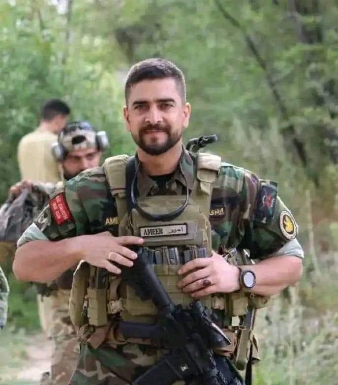 ExellentDeed's tweet photo. برای جان باختگان آزادی؛
فرمانده اکمل امیر ، بصیر اندرابی و همراهان شان:

باز هنگامه‌ی نام و ننگ است
راه بر ما تنگ است
یک نفر می‌افتد
یک نفر می‌شکند
می‌گریزد یک تن
یک نفر اما با پرچم جان می‌ماند
یک نفر هست که باز
نغمه‌ی خونین را
در تمام شبِ ما می‌خواند
عمر من ( عمر بی حاصل من ) https://t.co/TRl6ZH1TNp