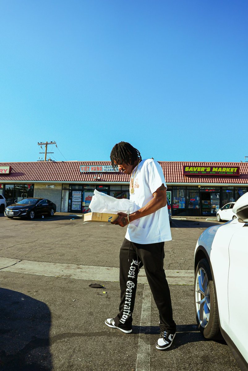 EastsideDuce's tweet photo. She A Rancho B*tch She Ain’t Never Been To The Hood, Took Her To Del Rosa Where They Fry Fish &amp; Shrimp Good” 🏆 https://t.co/PmFCSfe6qE