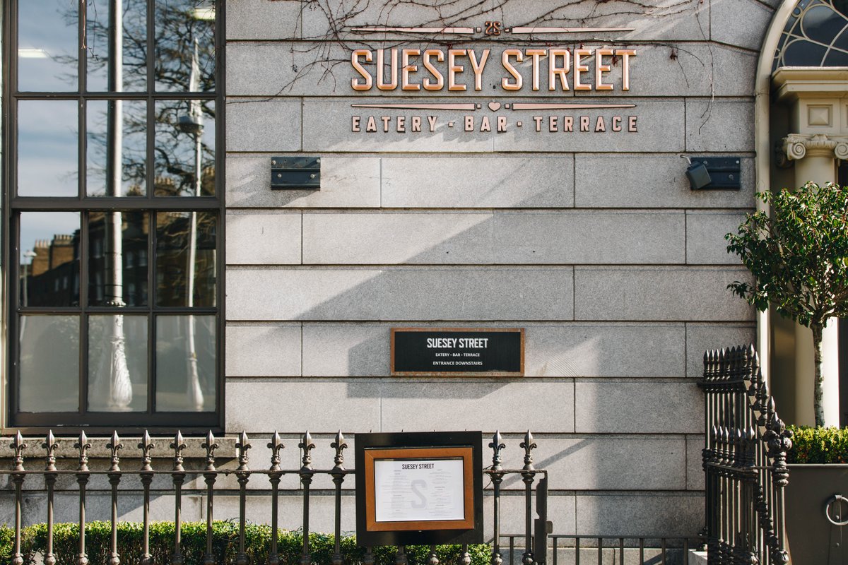 Descend the steps of Suesey Street and step into an unforgettable evening of delicious food and great company. Join us for dinner! Click the link to book ow.ly/gcHP50NGaxS🍴🥂✨

 #SueseyStreet #DublinDining #EveningOut