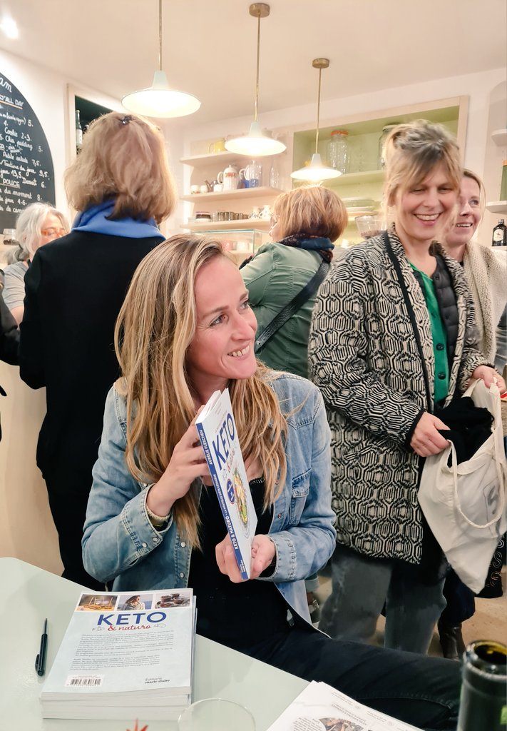 Découverte de la cétose lors d'un apéro dédicace du dernier livre de <a href="/AurelieFleschen/">Aurélie Fleschen</a>. Merci pour tous les conseils.#regime #keto #ketodiet #wacohenature