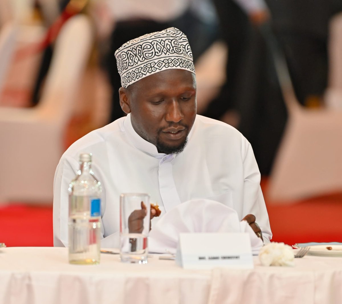 Aaroncheruiyot's tweet photo. Joined Islamic faithful from the Eastleigh Business community for an Iftar dinner at the KICC.
@Asmali77 played a very good host.
Thank you my friend  @HonAdenDuale for the invite. https://t.co/hufqkNrFPY