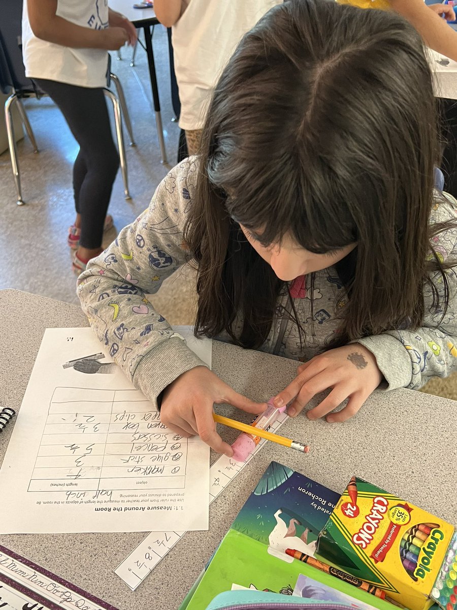 ThirdGradeLife1's tweet image. Activating prior knowledge before we dig in to new content. Ss made connections between measurement, fractions on a # line and telling time. Ss had a blast measuring objects around the room! @IllustrateMath @Dunn1Alecia @BatesElemAP @jcpsK5math