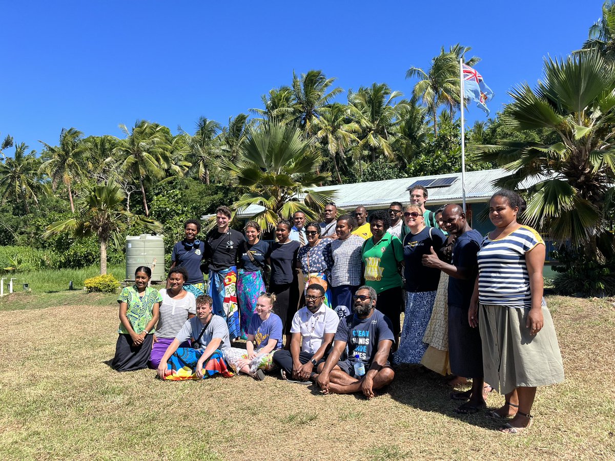 eceeroj's tweet image. Busy start to our week with day clinic in #yanuca and evening clinic in #Dakuibeqa. Beautiful morning today as we head to #Naceva village. #Fiji #GlobalHealth @ImWvu