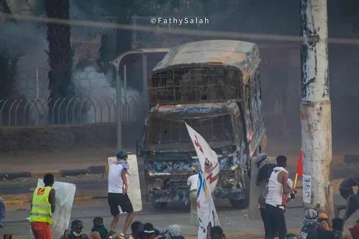 امدر الثبات 

انتصرنا على القوات الانقلابية في محيط البرلمان 🔥✊🏽

#لاتفاوض_لاشراكة_لاشرعية
#تصعيد11ابريل
#تروس_الثورة 
#تسقط_بس