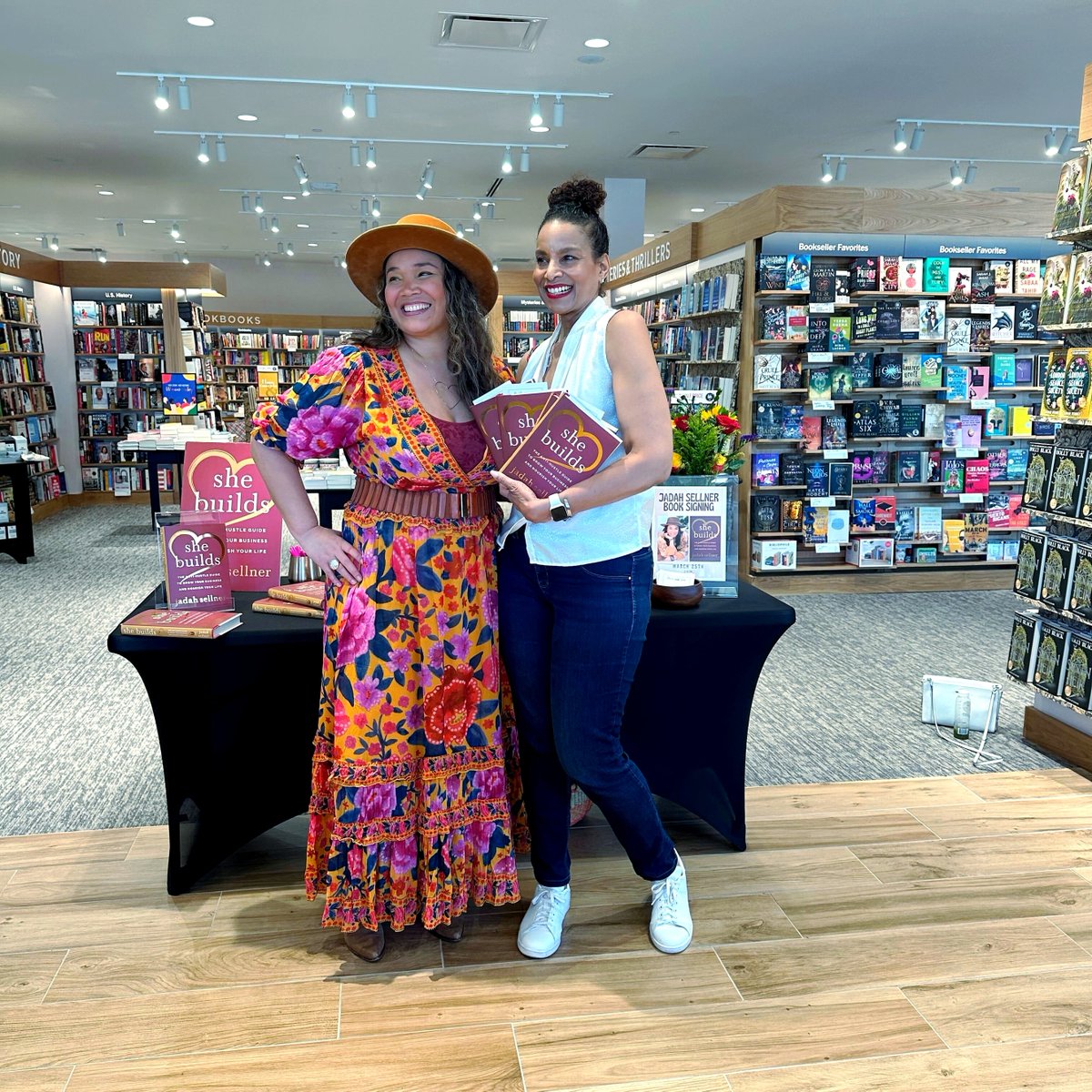 Thank you to Tammi Relyea of @wo3connect and @theclub_us for surprising me at my Barnes & Noble book signing day at @bnwalnutcreekca 📚. Tammi bought 4 signed copies of She Builds to giveaway to other women in business. A perfect example of #isupporther + #womensupportingwomen