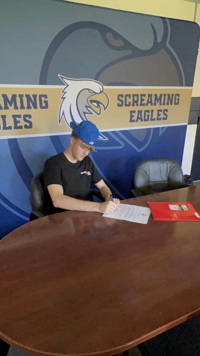zackwelch17's tweet photo. Officially official! https://t.co/lbxfmXNk7f