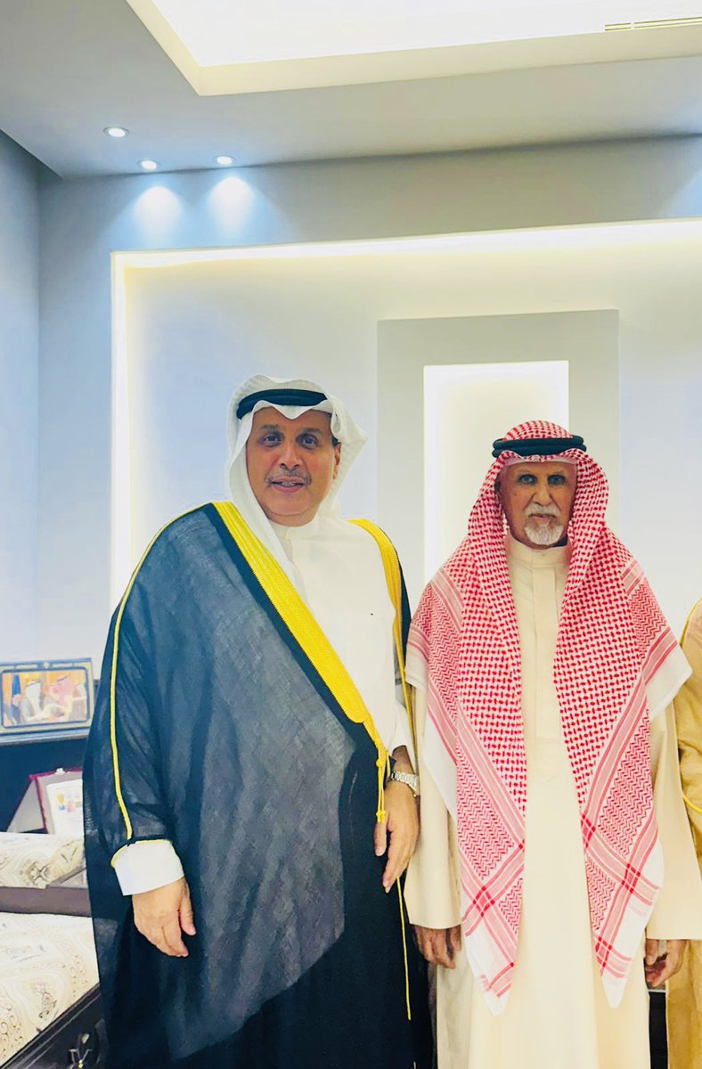 سعدنا بزيارة الشيخ حمد جابر العلي الصباح ،،

يامرحبا  ومسهلا يابوخالد في محلك .