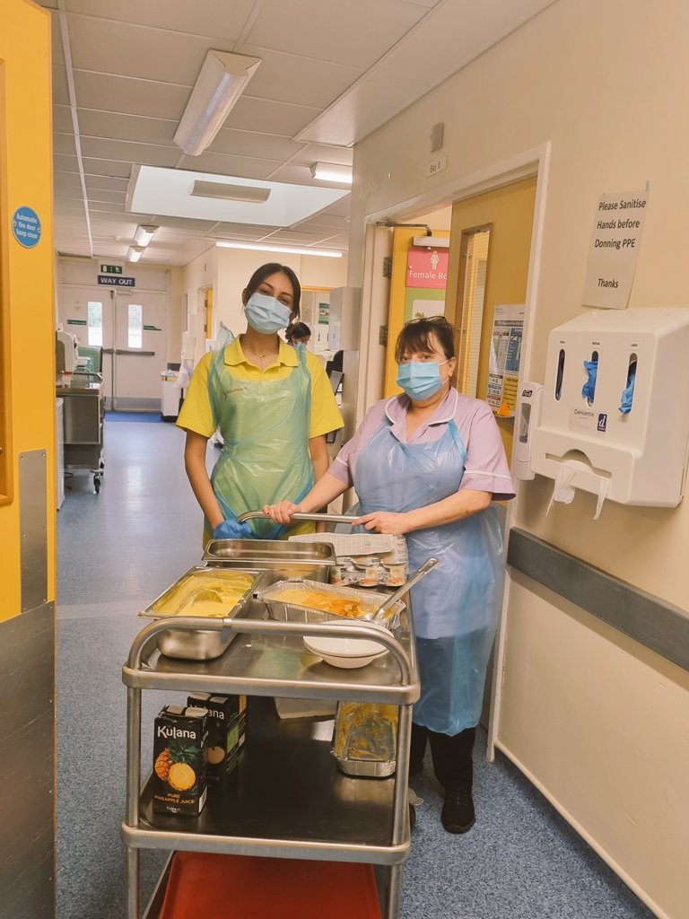 netty_lynette's tweet photo. Lunch time on GMU with the #diningcompanion's supporting patients and staff π @NCA_Volunteers @NCAlliance_NHS @OldhamCO_NHS
@sgfurlong https://t.co/WYoBL92LB9