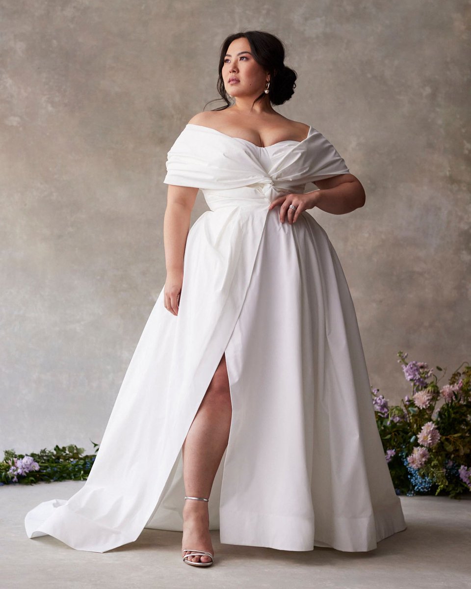 Bridal by ELOQUII: the spring edit💍  Romantic looks for every major moment #ELOQUIIBride

Explore the collection: bit.ly/3flMMOA