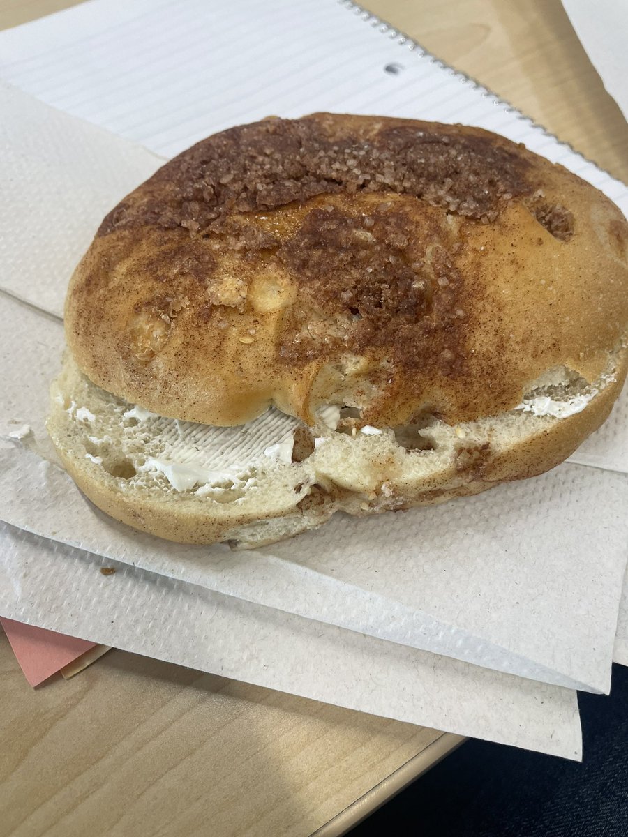 ShannHoff24's tweet photo. Thanks for the bagel celebration!@heidi_rottier #busmm https://t.co/v6rgGTwq14