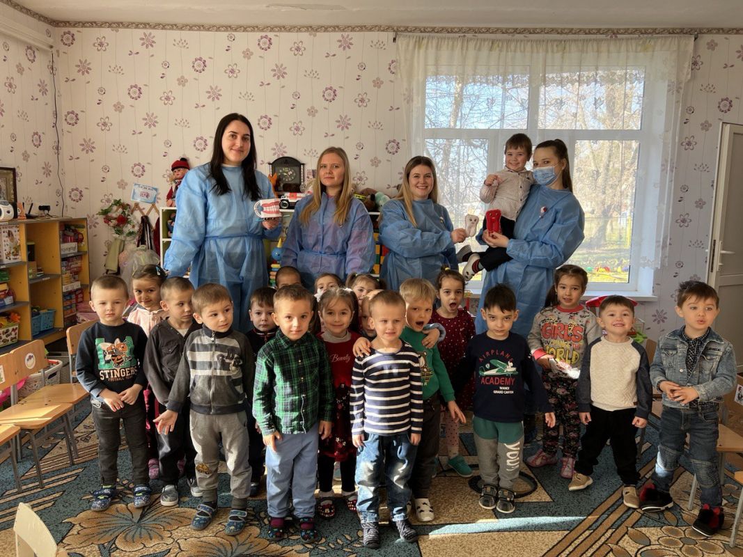 USMF_Moldova's tweet image. Students from the 3rd and 4th years of the Faculty of Stomatology of ”Nicolae Testemitanu” State University of Medicine and Pharmacy organized a flash mob on World Oral Health Day, marked annually on March 20. 

#USMF #WorldOralHealthDay #oralhealth
usmf.md/en/noutati/mar…