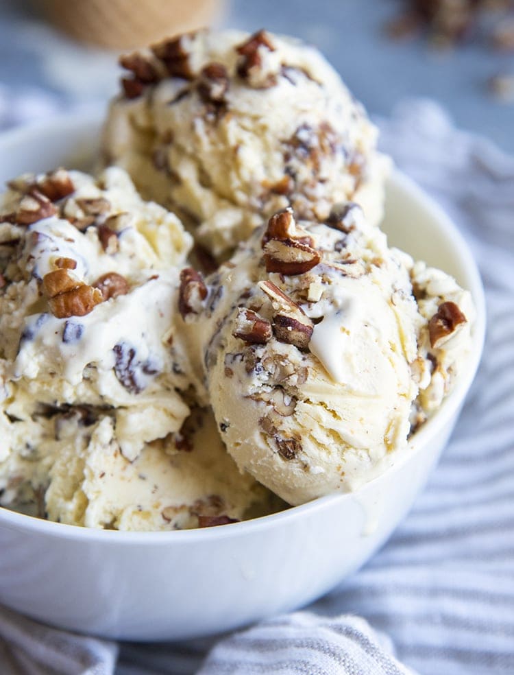 This homemade Butter Pecan Ice Cream is so much better than you'll get from the store! lmld.org/butter-pecan-i… via <a href="/LMLDFood/">Aimee Berrett</a>