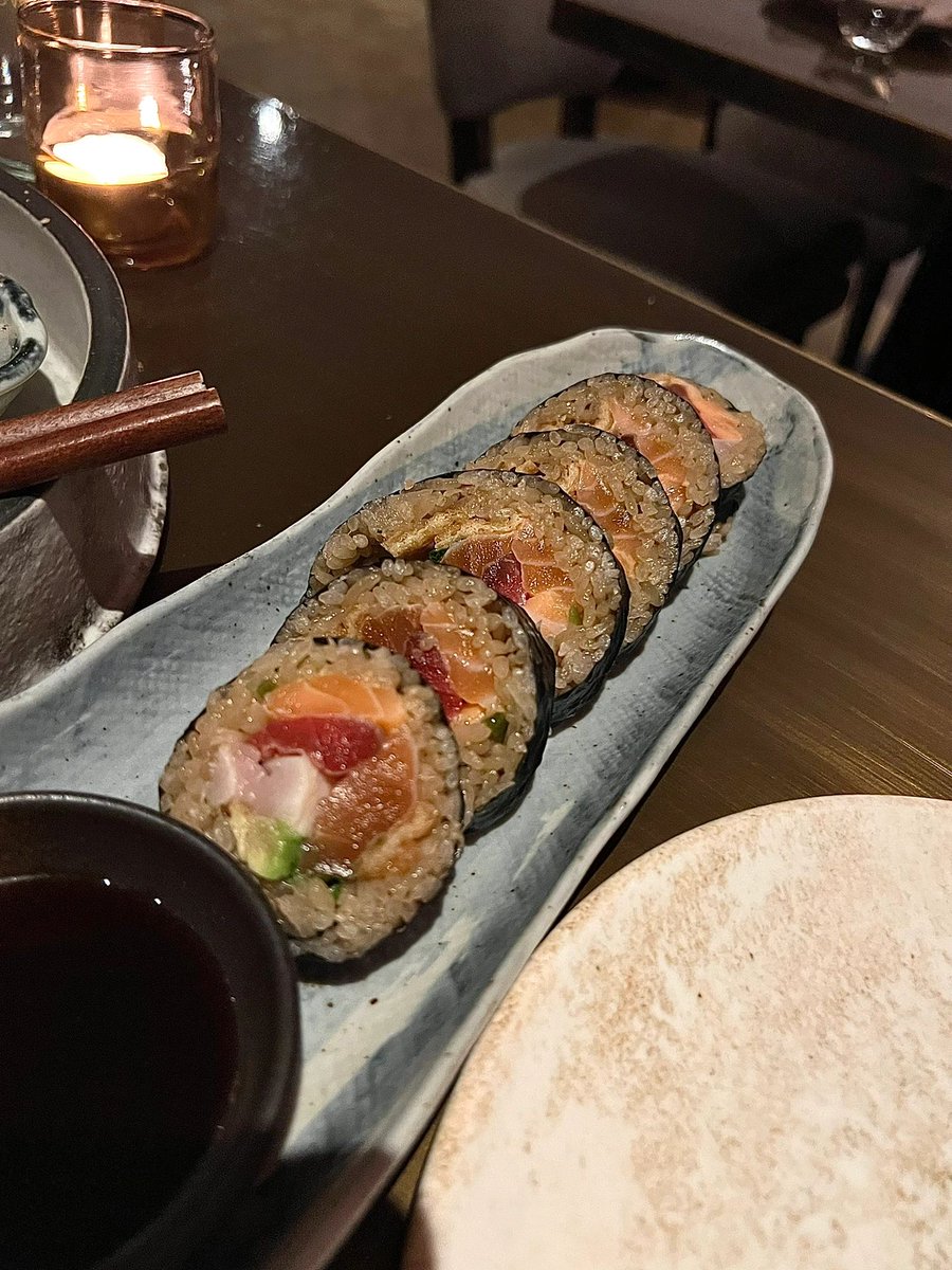allyspotato's tweet photo. Three hundred pounds for four courses,
London Restaurant SW3 https://t.co/H1wdaLv2pL