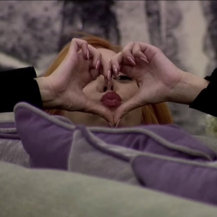 söylenmedi hiç sana layık düşler 

KısmetseOlur ŞeydasızOlmaz