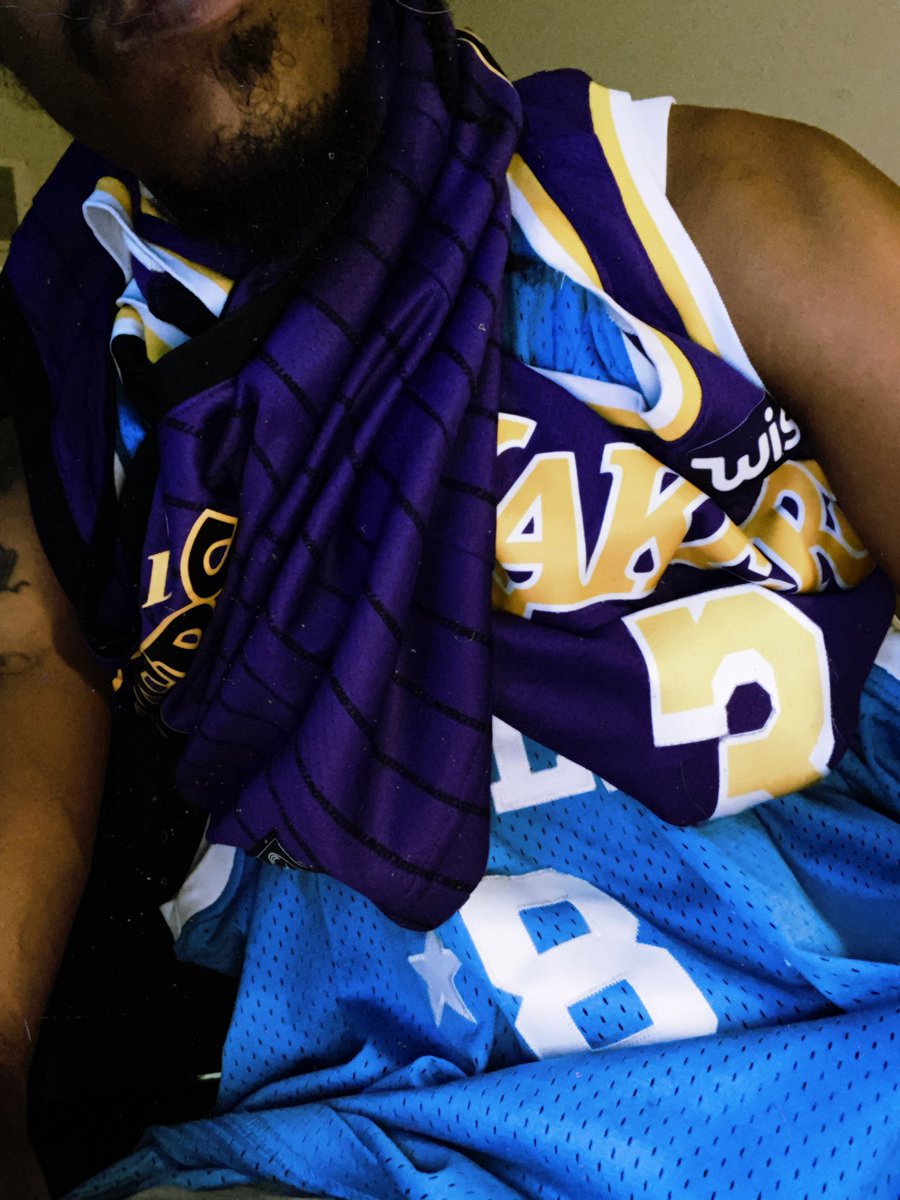 LakerDarryl's tweet photo. Im rocking 3 tonight just like for the finals ๐คท๐ฝโโ๏ธ๐
#ImportantGame https://t.co/TZvy42K8QW