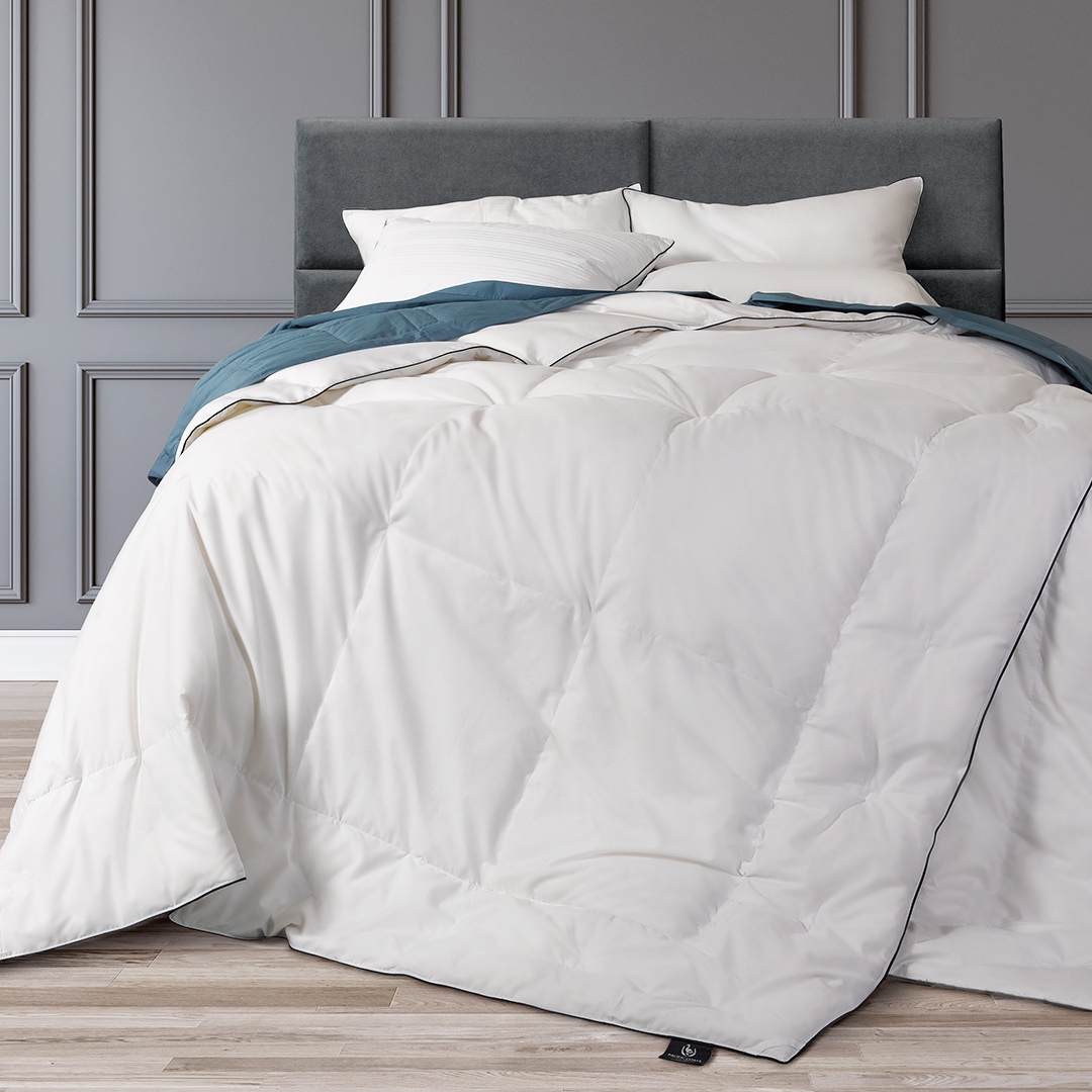 The Cloud-like Comfort Sale ends tonight! Shop 20% OFF gorgeous comforters, luxury pillows, &amp; lavish blankets.

l8r.it/rOeO