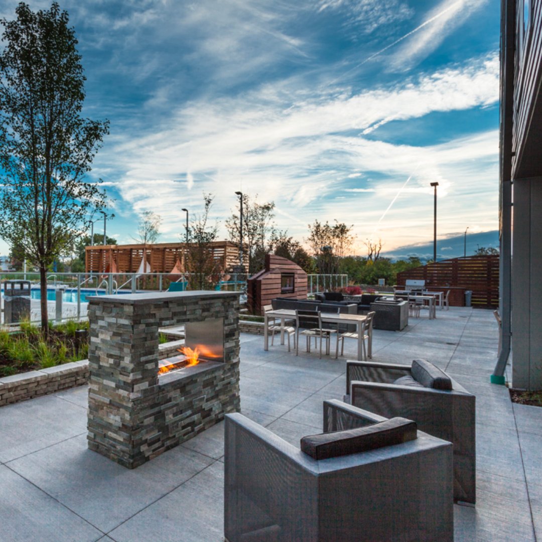 woodviewapt's tweet image. Where better to spend these warm spring days than our stunning outdoor patio?

#woodviewdeerfield #lpcyoubelonghere #lpcmidwest #lincolnpropco #lpchometogether #apartmentstyle #midwestisthebest #luxuryliving #lovewhereyoulive