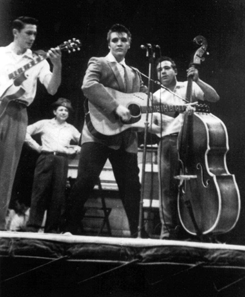 nortedigital's tweet photo. UN DÍA COMO HOY
¡EL REY CANTÓ EN EL COLISEO!

El 11 de abril de 1956, @ElvisPresley se presentó en el Coliseo de El Paso, Texas.

#ElvisPresley #Elvis2023 #ElvisHistory #Elvisfans #ElPaso #ElPasoColiseum #Texas

Fotos: @denisecahoon4

Escucha a Elvis:
https://t.co/cJmaE4ZtPE https://t.co/Fk6QHorwHW