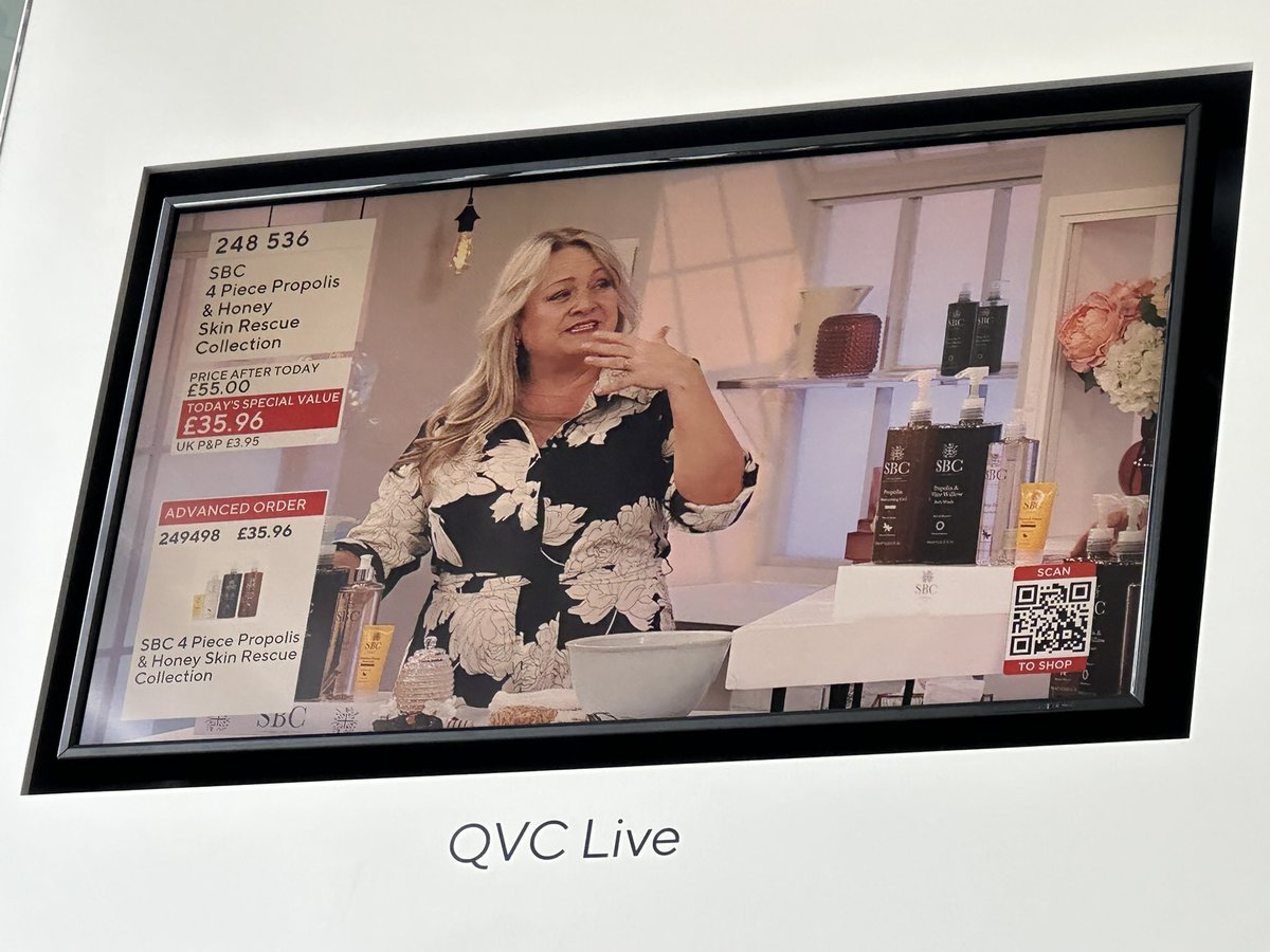 lindamagTV's tweet photo. Today I was back at my old stomping ground in Chiswick @qvcuk for a quick meet up with my gorgeous #QVCFrance besties @Nancy_SBConQVC @SBConQVCuk
Happy TSV day Nancy! I’ve ordered mine! 💕💕 Such a fab collection. 🌸 https://t.co/0nbROkoNcZ