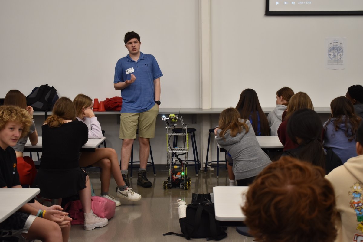 ThisIsSouthTech's tweet image. Our own Ethan Chappie recently visited @LadueSchools during a Career Connect presentation to talk about the 25 programs we offer &amp;amp; his own personal experience in the Electronics &amp;amp; Robotics Engineering program! 
#ThisIsTech
buff.ly/3o2LIUa