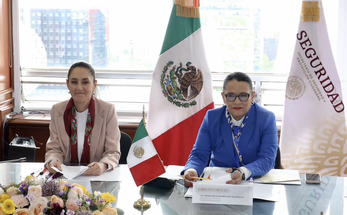 rosaicela_'s tweet photo. #Hoy llevamos a cabo la 1ª reunión Regional Zona Centro de la  Conferencia Nacional de Secretarios de Seguridad Pública en la #CDMX.👮🏼👮🏽‍♂️Agradecemos a @Claudiashein y @OHarfuch la anfitrionía. El trabajo coordinado es muy importante para pacificar al país. 🇲🇽🕊️ https://t.co/FBhdxhTmya