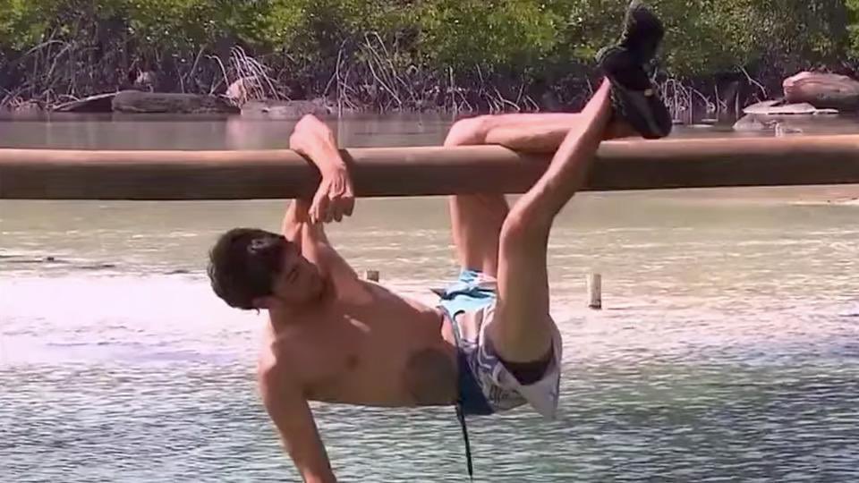 Rireetfun1's tweet photo. Ce mec il pouvait rester pendu jusqu’à l’épisode d’après #KohLanta https://t.co/3KhjmllwJq