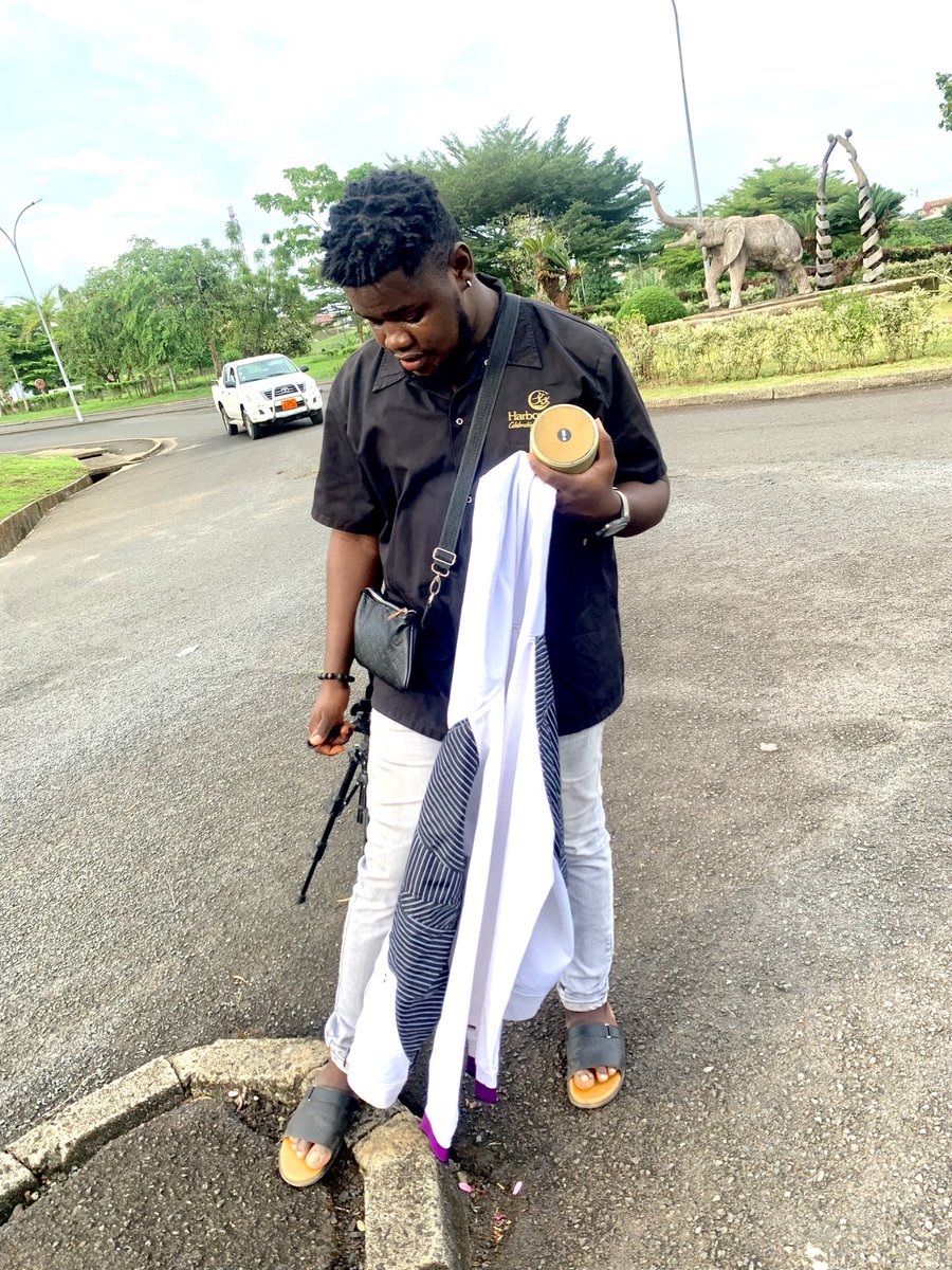 _EmmyDave's tweet image. I’m Shy, can’t look at the cam.😂😂😂