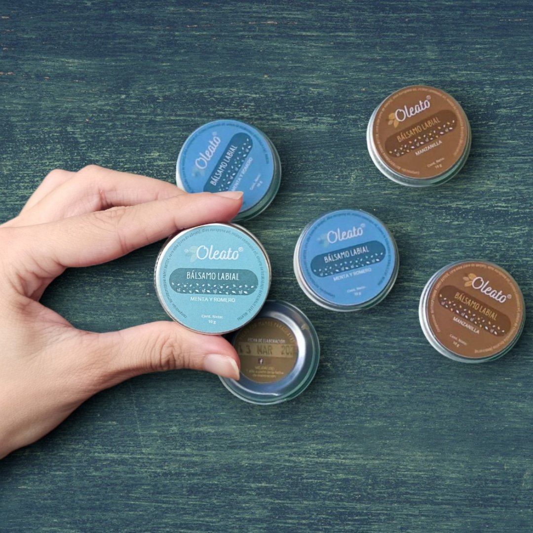 Apiculturasapy's tweet photo. HOLA SOY EL BÁLSAMO LABIAL💛
¡ME PRESENTO!
Vengo en dos presentaciones.. Manzanilla y Menta + Romero🌿 ¡Dato importante! Estoy compuesto a base de cera de abeja 🐝 soy experto en brindar protección y nutrición a tus labios 💋✨☺️ https://t.co/7WTEDgqtPN