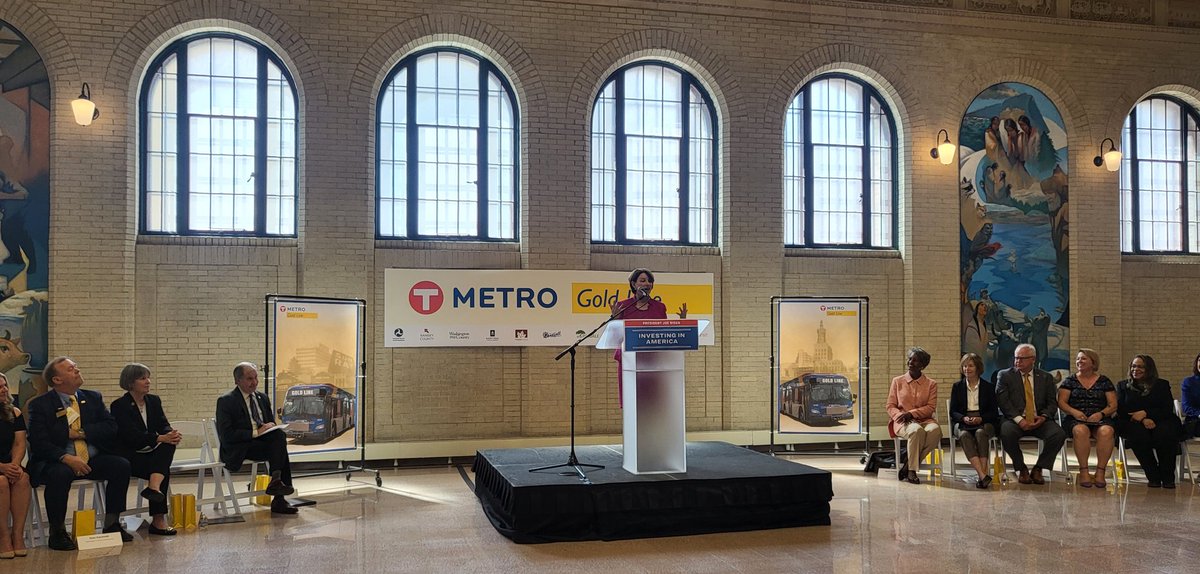 GoldLinePrtnrs's tweet photo. With this support from the federal govt, @GoldLineBRT is fully funded and on track to open in 2025! #GoldLineBRT @SPACC @woodburychamber @eastsideareabiz @MetroStateU @OakdaleChamber https://t.co/7x3Arxn28K
