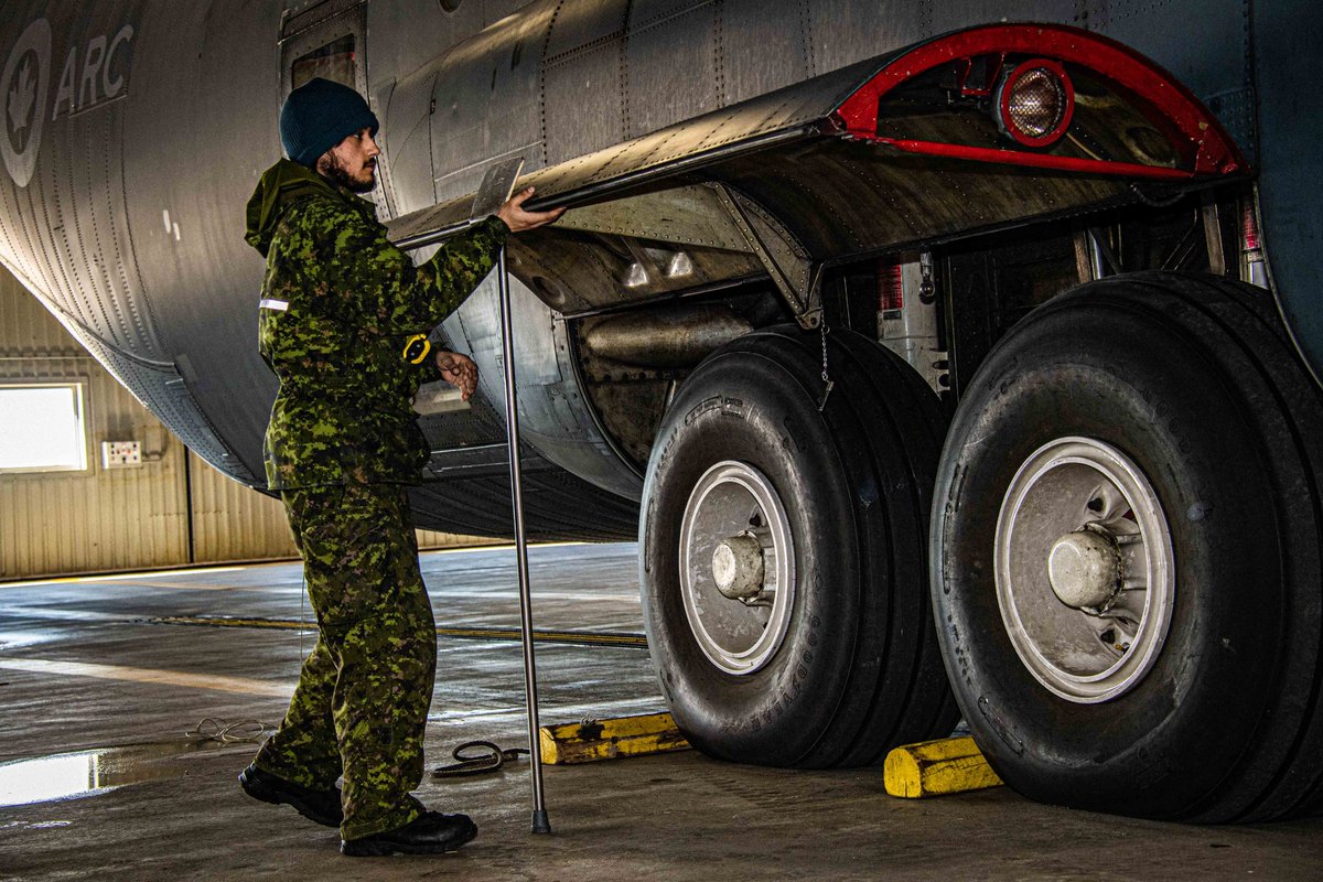 RCAFOperations's tweet photo. .@RCAF_ARC Aircraft Maintenance Technicians keep our planes in top shape! Here technicians from 413 Transport and Rescue Sqn conduct routine maintenance on a CC-130H Hercules at 14 Wing Greenwood, Nova Scotia. #TechTuesday πΈCpl Jessica Fox https://t.co/KnUmUgIADr